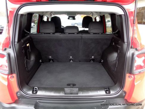 Used 2018 Jeep Renegade Latitude image 19