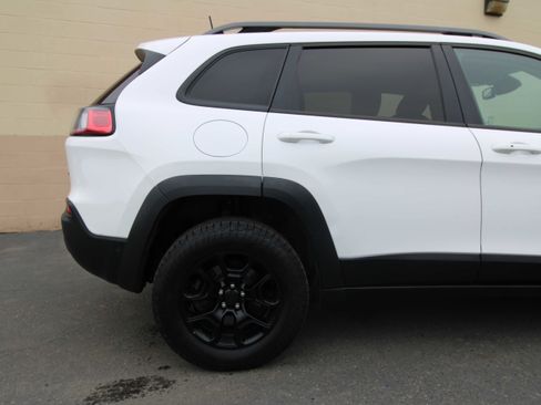 Used 2019 Jeep Cherokee Trailhawk image 15