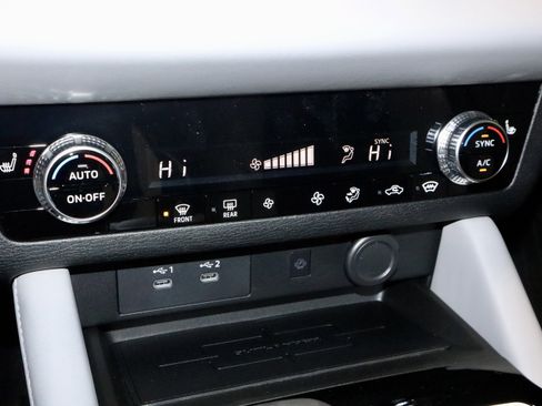 New 2025 Mitsubishi Outlander SE image 26