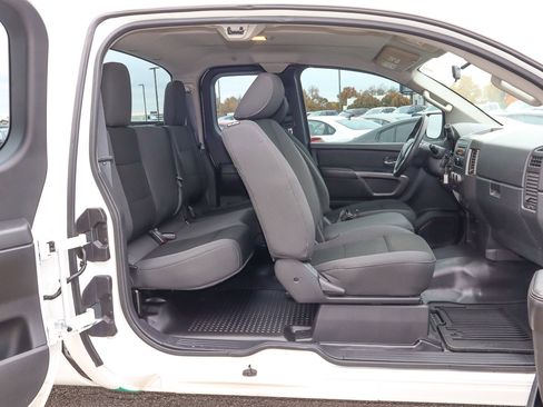 Used 2015 Nissan Titan S image 9
