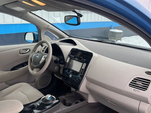 Used 2011 Nissan Leaf SL image 18