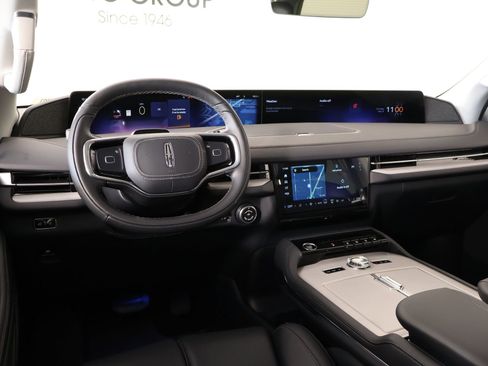 New 2025 Lincoln Navigator L Reserve AWD/4WD image 2