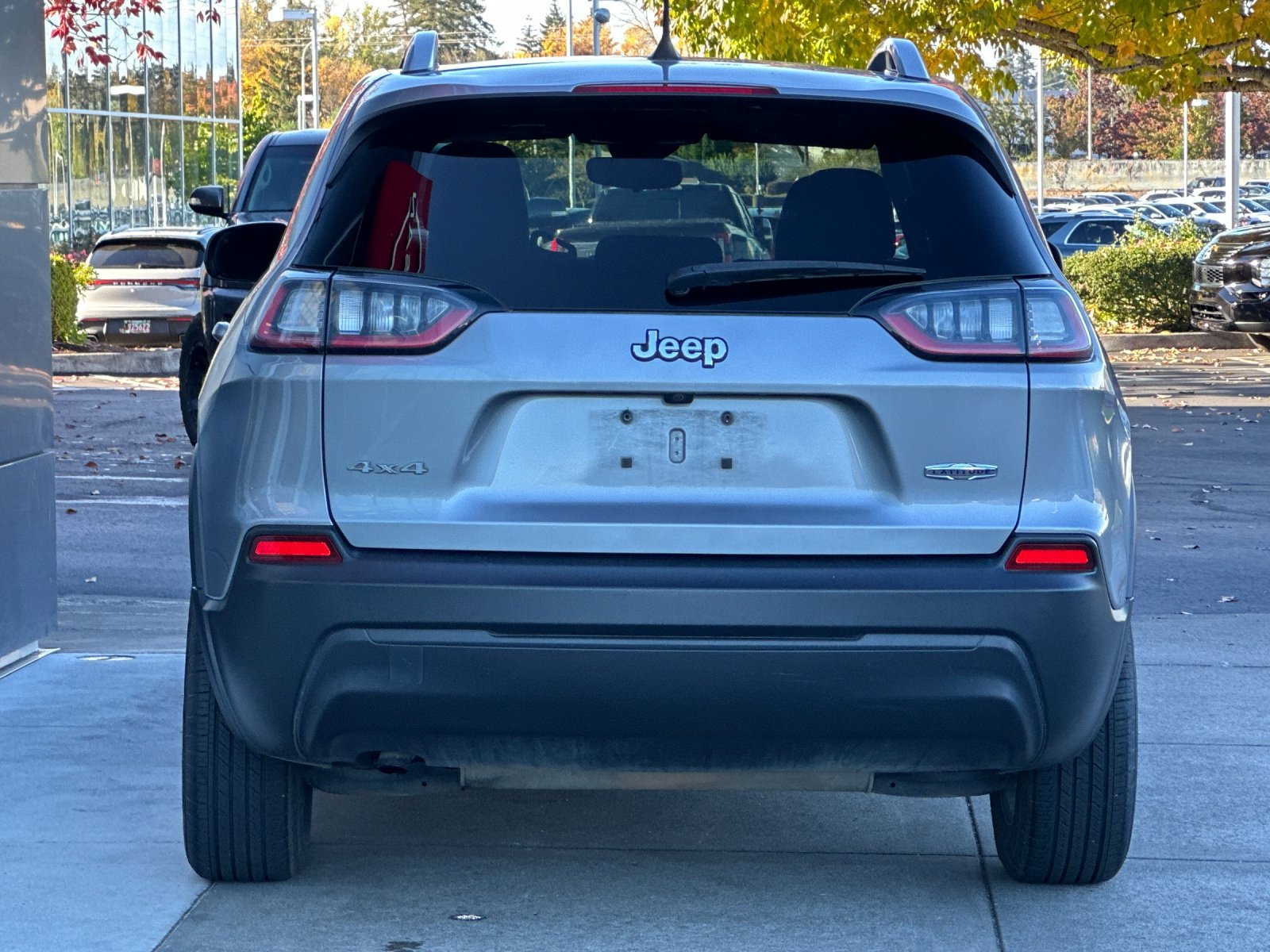 Used 2021 Jeep Cherokee Latitude AWD/4WD image 5