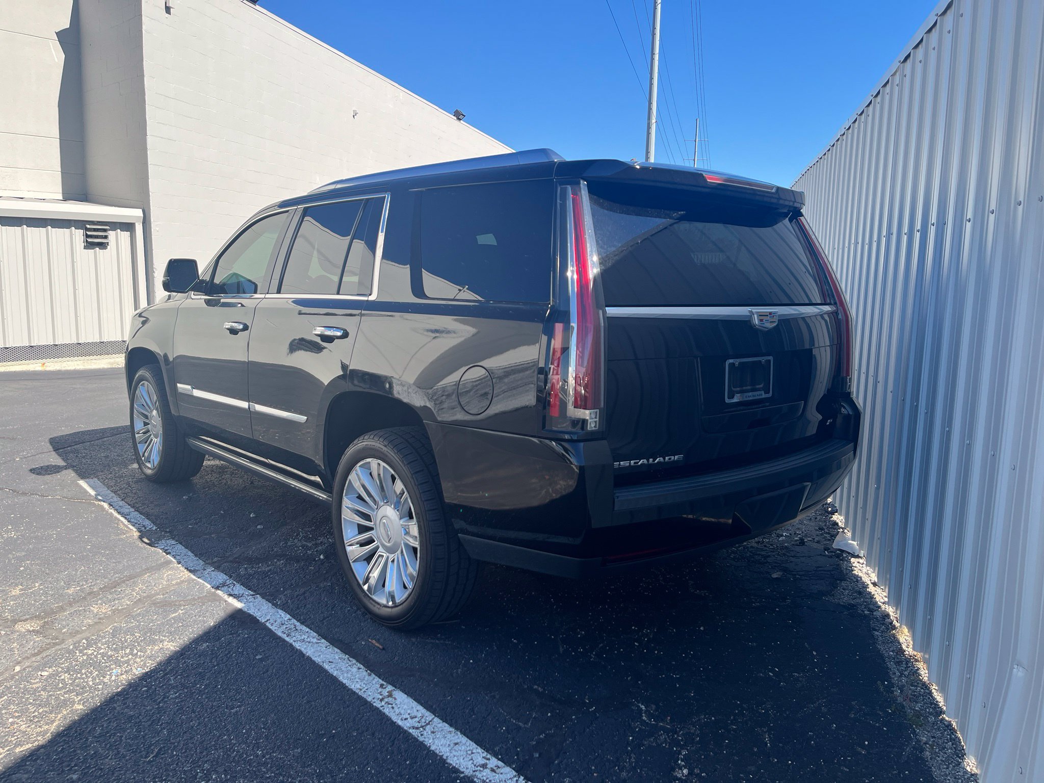 Used 2015 Cadillac Escalade Platinum AWD/4WD image 4