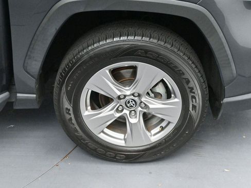 Used 2022 Toyota RAV4 XLE AWD/4WD image 32