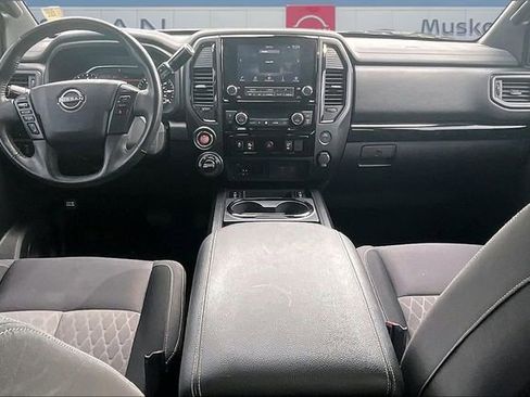 Used 2024 Nissan Titan SV w/ SV Convenience Package AWD/4WD image 7