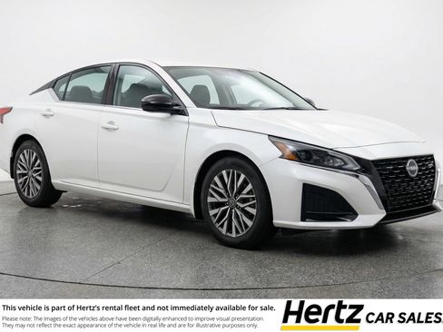 Used 2025 Nissan Altima 2.5 SV image 1