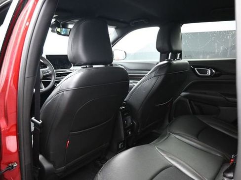 Used 2025 Jeep Compass Trailhawk AWD/4WD image 12