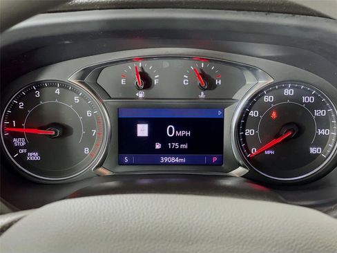 Used 2022 GMC Acadia SLE w/ Driver Convenience Package image 15