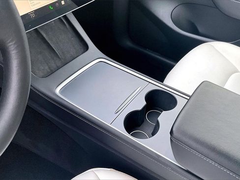 Used 2022 Tesla Model Y Performance image 15