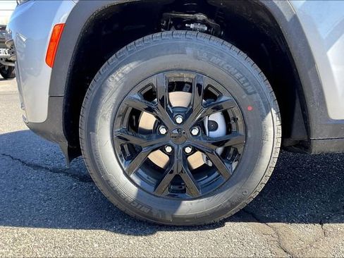 New 2026 Jeep Grand Cherokee Altitude AWD/4WD image 12
