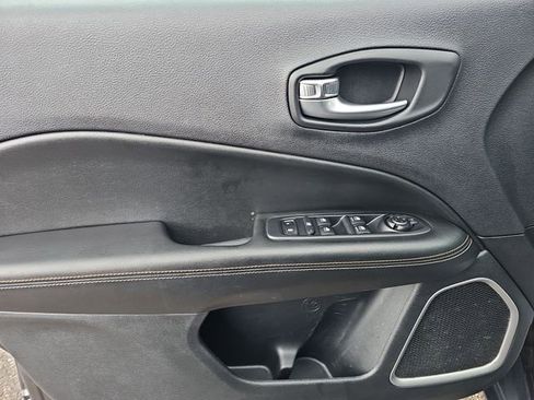 Used 2019 Jeep Compass Latitude w/ Cold Weather Group AWD/4WD image 23
