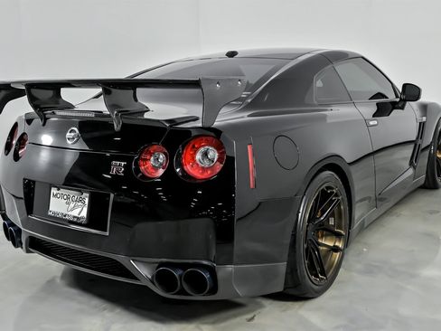 Used 2011 Nissan GT-R Premium image 12