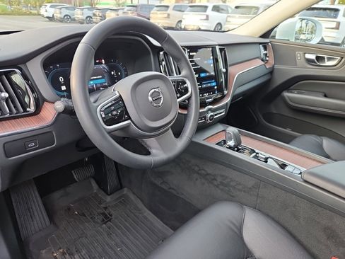 Certified 2023 Volvo XC60 B5 Plus w/ Climate Package image 7