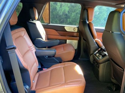Certified 2021 Lincoln Navigator Reserve w/ Luxury Package AWD/4WD image 34
