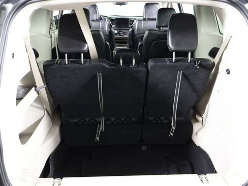 Used 2023 Chrysler Pacifica Touring-L image 20