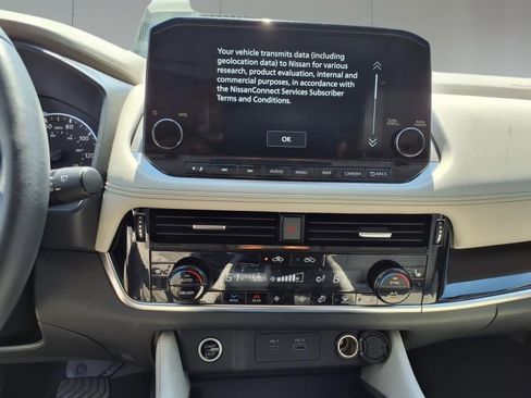 Used 2023 Nissan Rogue SL w/ SL Premium Package image 17
