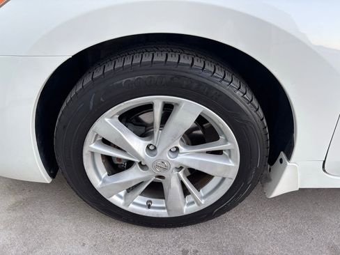 Used 2013 Nissan Altima 2.5 SV image 12