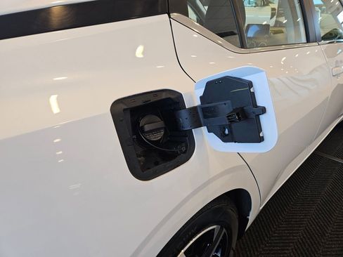 Used 2024 Nissan Sentra SV image 31