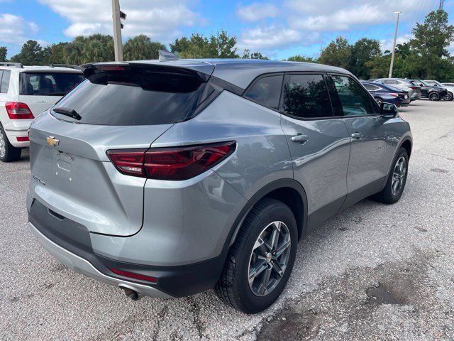 Used 2025 Chevrolet Blazer LT AWD/4WD image 2