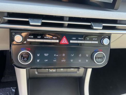 Certified 2025 Hyundai Tucson Limited AWD/4WD image 32