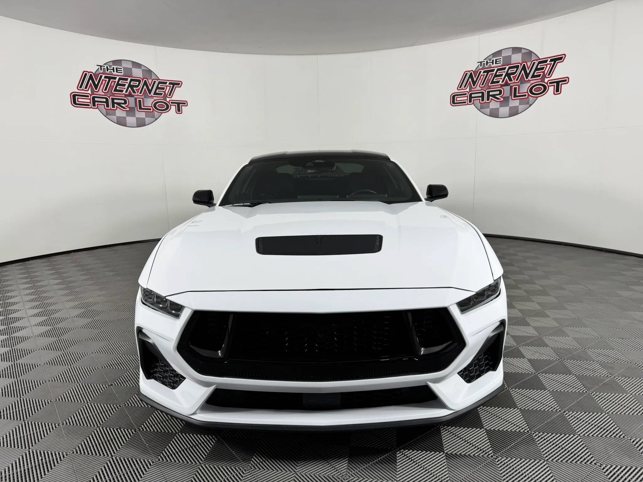 Used 2024 Ford Mustang GT RWD image 2