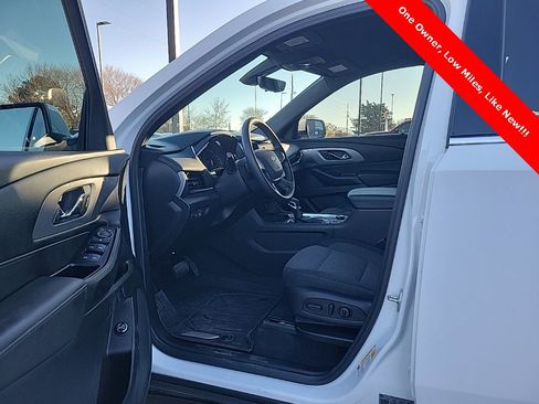 Used 2023 Chevrolet Traverse LT image 10
