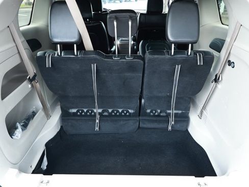 Used 2024 Chrysler Pacifica Touring-L FWD image 10