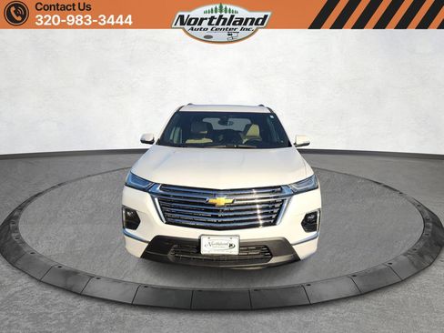 Used 2023 Chevrolet Traverse Premier image 2