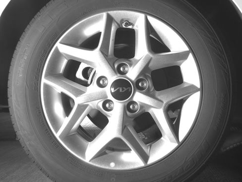 Used 2025 Kia Soul LX w/ LX Technology Package image 15