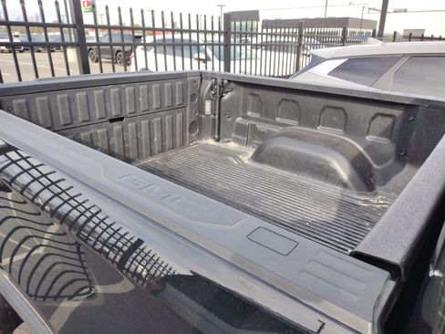 Used 2025 GMC Sierra 1500 SLT image 6