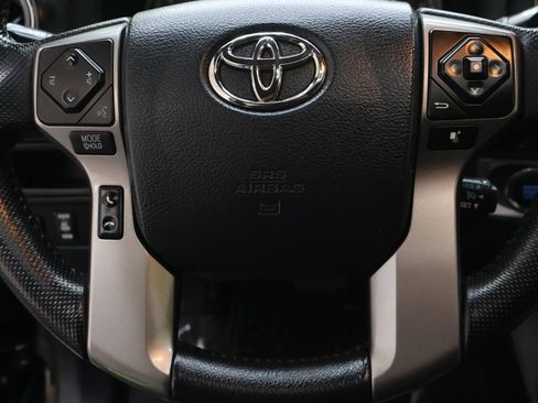 Used 2016 Toyota Tacoma Limited w/ Towing Package image 19