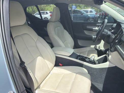 Used 2023 Volvo XC40 B5 Plus w/ Protection Package Premier image 19