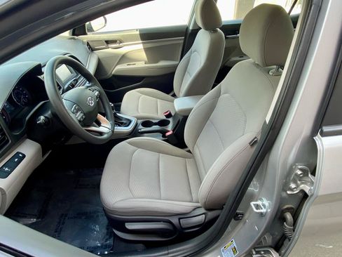 Used 2020 Hyundai Elantra SE FWD image 17