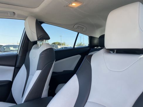 Used 2022 Toyota Prius XLE w/ Advanced Technology Package FWD image 17
