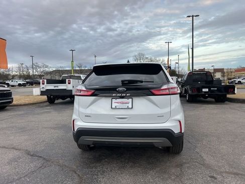 Used 2023 Ford Edge SEL image 4