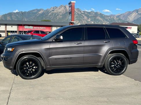 Used 2019 Jeep Grand Cherokee Altitude AWD/4WD image 8