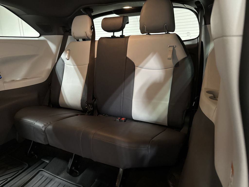 Used 2023 Toyota Sienna XSE w/ XSE Plus Package AWD/4WD image 25
