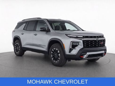 Used 2024 Chevrolet Traverse Z71 AWD/4WD image 2