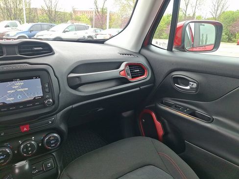 Used 2016 Jeep Renegade Trailhawk AWD/4WD image 17