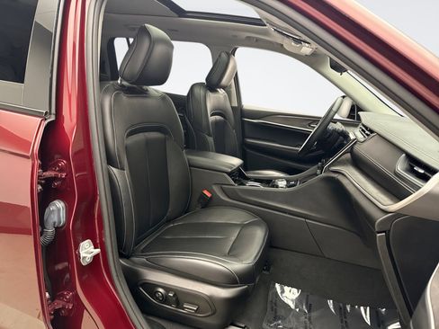 Used 2022 Jeep Grand Cherokee L Limited image 17