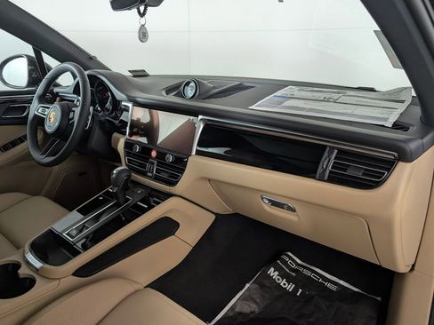 New 2026 Porsche Macan image 19