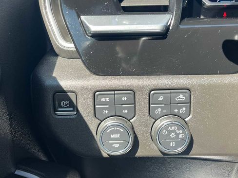 Used 2022 Chevrolet Silverado 1500 LTZ w/ LTZ Premium Package AWD/4WD image 14