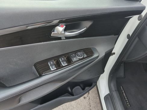 Used 2020 Kia Sorento EX AWD/4WD image 19