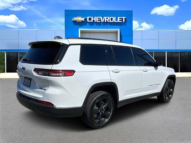 Used 2023 Jeep Grand Cherokee L Limited w/ Black Appearance Package RWD image 3