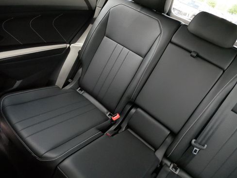 Certified 2023 Volkswagen Tiguan SE R-Line AWD/4WD image 12