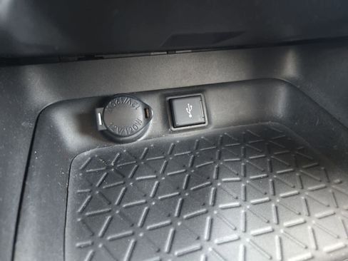 Used 2021 Toyota RAV4 XLE Premium image 31