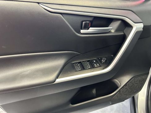 Used 2025 Toyota RAV4 XLE AWD/4WD image 16
