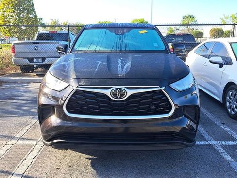 Used 2021 Toyota Highlander L image 2