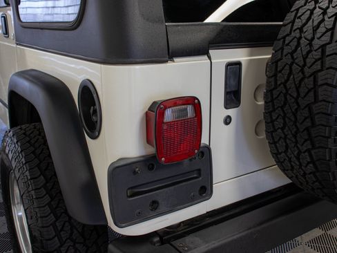 Used 2004 Jeep Wrangler X w/ Convenience Group AWD/4WD image 15